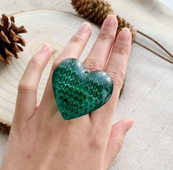 Agélii Fashion - Large heart-shaped ring in several colors