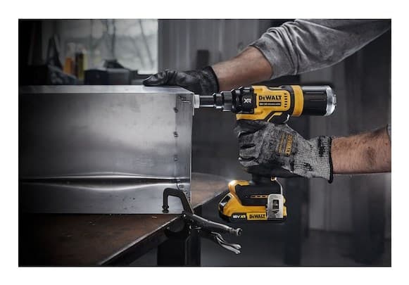 MAKITA. PNEUMATISK SPIKER AN924 50 - 90 mm