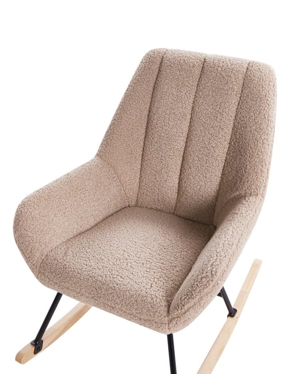 Gyngestol beige spænde boucle polstring sort metal ben armlæn bredt ryglæn stue