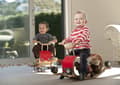 Miniatyrbild 3 av 4: 3 i 1 utvecklande leksak - Wishbone - Flip - Rocker, rollator och bärare - Röd - Blandat