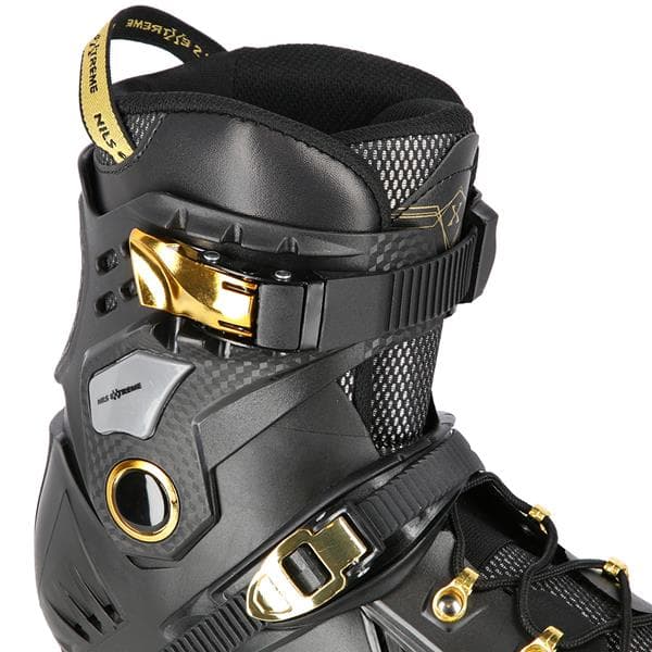 NA20002 SVART OCH GULD STORLEK 41 NILS EXTREME SLALOM SKYTOR