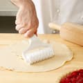 Miniatyrbillede 2 af 3: Kagerulle til at skære dejgitter 10,5 cm pynt til æbletærter og -dekorator