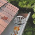 Miniatyrbild 3 av 8: Lollanda Lövstoppare för hängränna – utomhus bollformad golvavloppssil för tak, stor flödesdesign