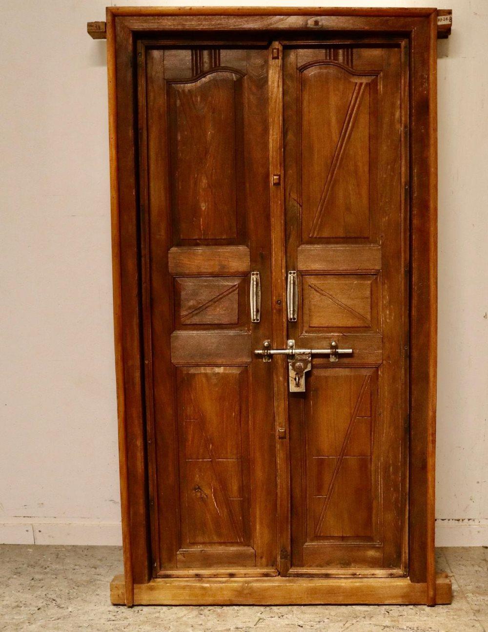 Elegant indisk dörr i Shishamträ