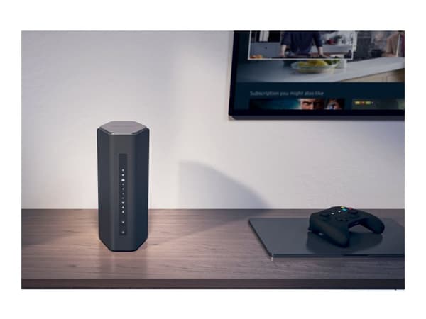 NETGEAR Nighthawk RS600 - Trådlös router - upp till 3300 kvadratfot 4-ports-switch - 10GbE, Wi-Fi 7 flera band