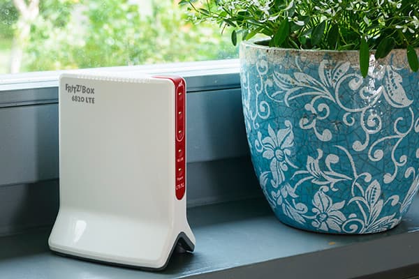 FRITZ!Box 6820 LTE, Hvit, Innvendig lys, Mesh ruter, Enkeltbånd (2.4 GHz), Wi-Fi 4 (802.11n), 450 Mbit/s
