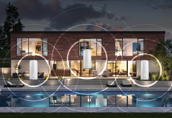 NETGEAR - Orbi 870 -sarjan kolmikaistainen WiFi 7