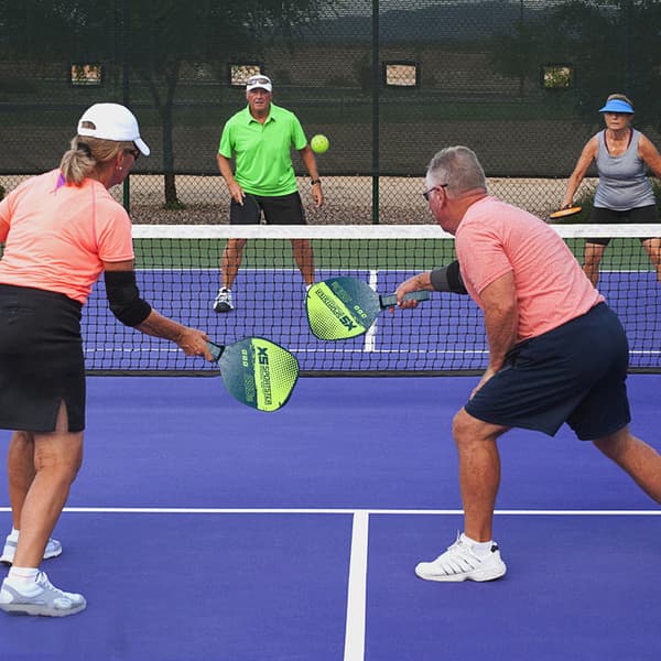 Pickleball-set med 2 rack och 4 bollar för nybörjare och entusiaster