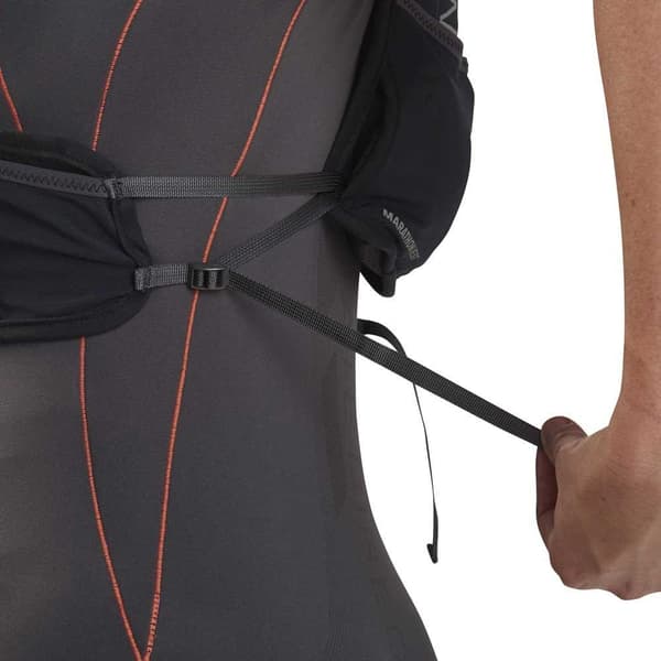 ULTIMATE DIRECTION MARATHON VEST V2 Onyx 5.4L, vätskeväst