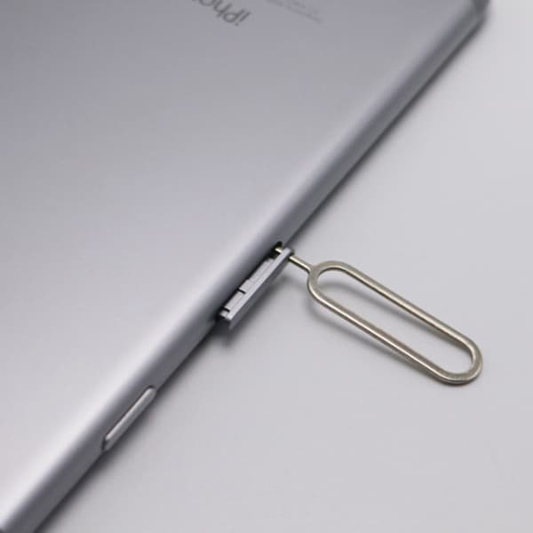 50 kpl SIM-kortin poistotyökaluja SIM-kortin poistotappi Yhteensopiva kaikkien iPhonen, iPadin, Samsungin, Xiaomin, Oppon, Huawein jne. kanssa.
