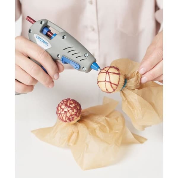 Dremel 930 Hot Lim Gun - Kit med 2 värmetemperaturer med 18 7 mm limpinnar