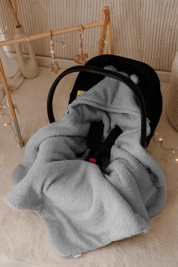 Auton istuimen päällinen karitsan hupulla | Harmaa