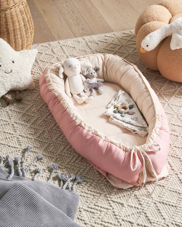 Vendbar babykokon i pink og beige bomuld 55 x 90 cm til nyfødte og spædbørn