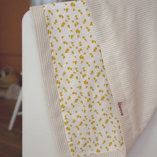 Vändbar safari-inspirerad filt för baby Beige 75x100 cm