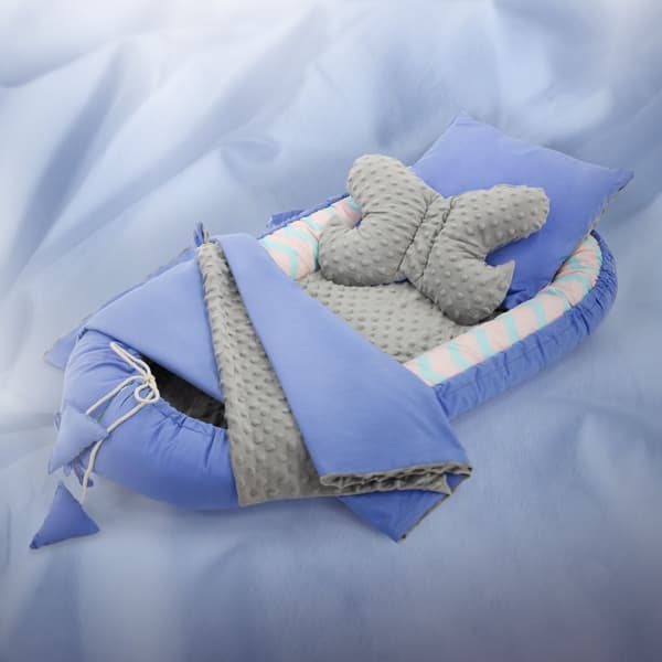 Joyz 5-delt Babynestesæt; hval med blå Minky; 90x50 cm; bomuld; med krammetæppe; pude og aftagelig indlæg; babynest; babykokon; babyrejseseng til