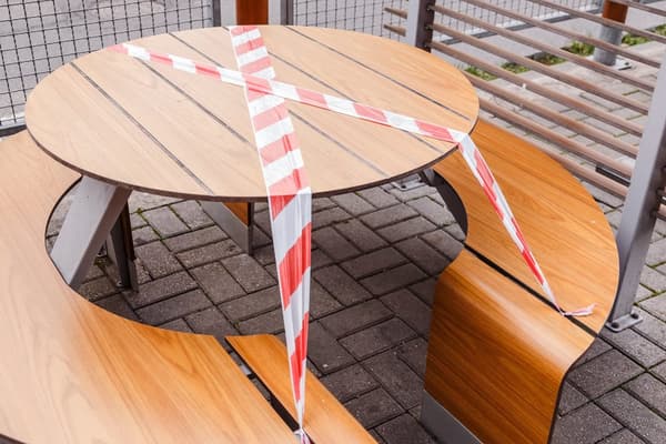 V1 Rød og hvid barrieretape 75mm x 100 m - rød og hvid advarselstape - langt synligt advarselstape