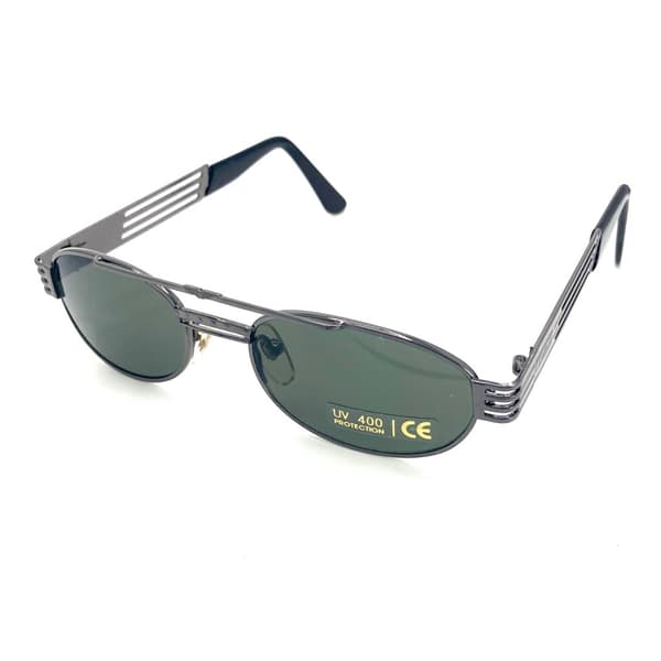 Steel sunglasses with stylish side pieces