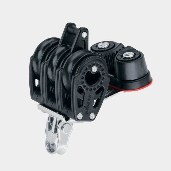 Trippelblock med schackel Harken Carbo Air 29 mm, fast/roterande, glidlagrat, med hundsvott & skotlås, passar tampar Ø2 - 6 mm