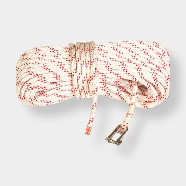 Storfall med insplitsat nyckelschackel Kaya Ropes Lupes Plain, polyester-kärna, 24-flätat polyester-hölje, vit/röd Tamputförande: 45 meter x Ø12 mm