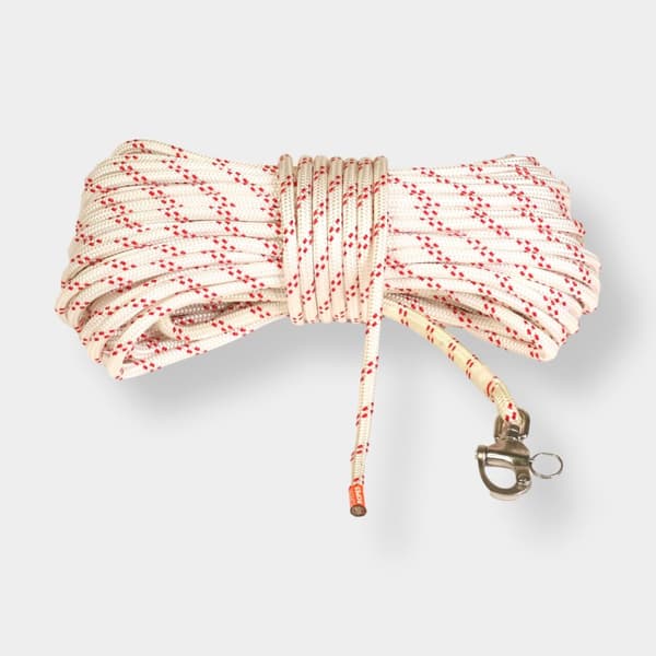Fallina med insplitsad skothake Kaya Ropes Lupes Plain, polyester-kärna, 24-flätat polyester-hölje, vit/röd Tamputförande: 45 meter x Ø12 mm