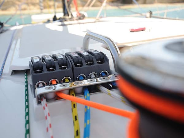 Avlastare Lewmar DC 1, trippel, för Ø8 - 10 mm tamp