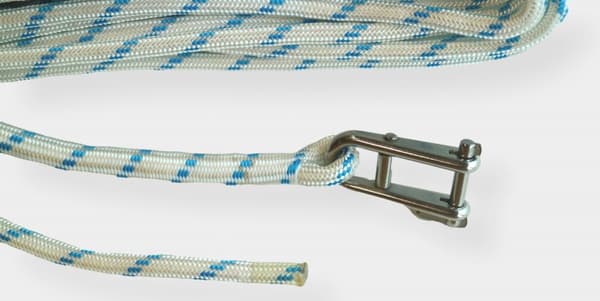 Storfall med insplitsat nyckelschackel NOCK Örskär, polyester-kärna, 32-flätat polyester-hölje, vit/blå Tamputförande: 30 meter x Ø8 mm