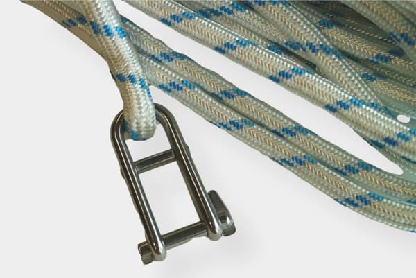 Storfall med insplitsat nyckelschackel NOCK Örskär, polyester-kärna, 32-flätat polyester-hölje, vit/blå Tamputförande: 45 meter x Ø12 mm