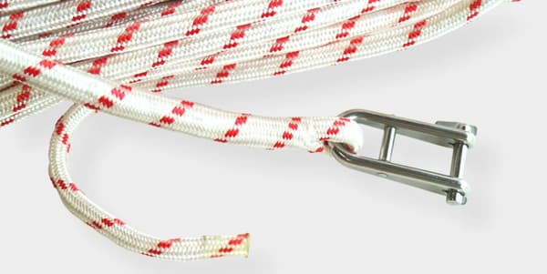 Storfall med insplitsat nyckelschackel NOCK Örskär, polyester-kärna, 32-flätat polyester-hölje, vit/röd Tamputförande: 45 meter x Ø12 mm