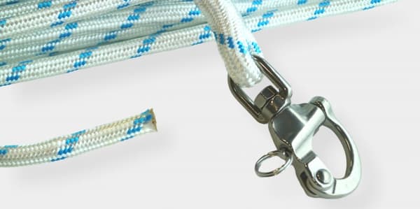 Fallina med insplitsad skothake NOCK Örskär, polyester-kärna, 32-flätat polyester-hölje, vit/blå Tamputförande: 45 meter x Ø12 mm