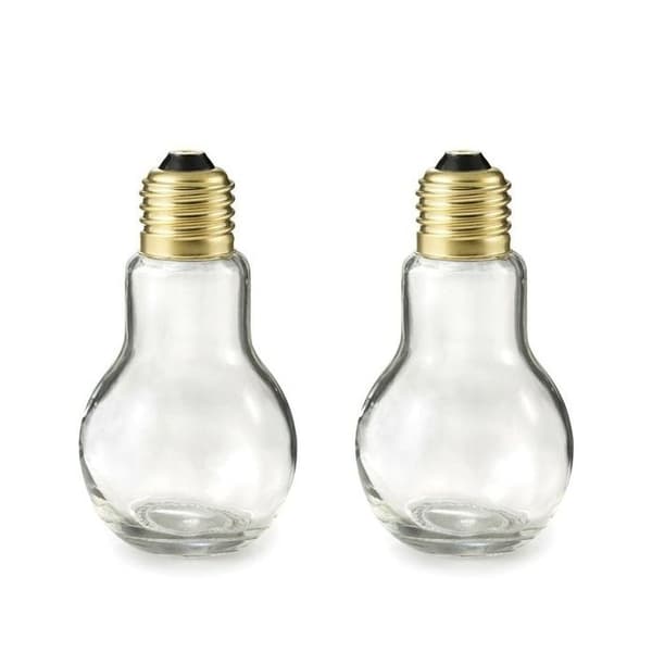Salt och peppar shakers i form av salt- och pepparlökar
