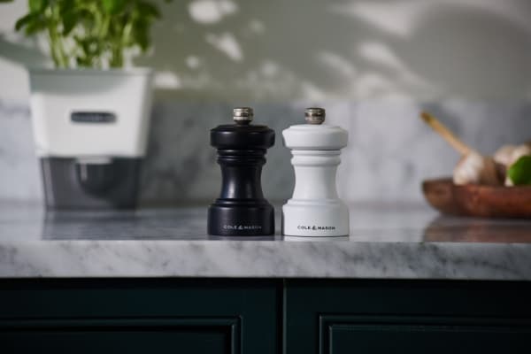 Cole & Mason H233061, Pepparkvarn, Svart, Bokträ, Kolstål, Kolstål, Peppar, 104 mm