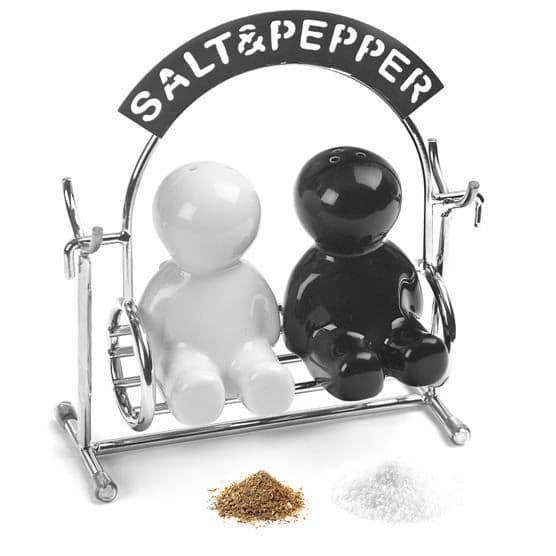 Salt- och pepparshaker för par på keramisk gunga - vit - 11,3x5x13 cm