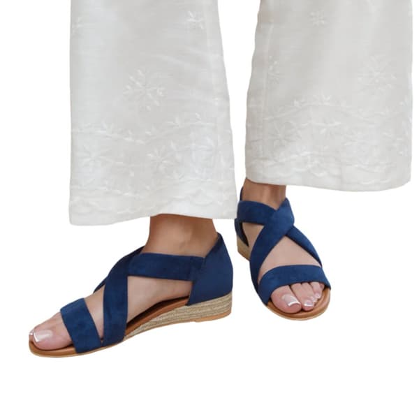 Where's That From Womens/Ladies Hummingbird Suede Crossover Strap Extra Wide Low Wedge Sandals