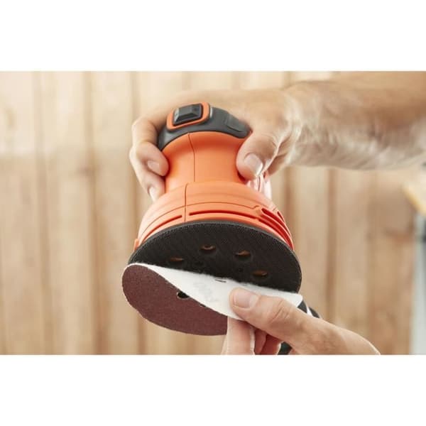 BLACK &amp; DECKER Slumpmässig slingrats i bana -230 watt