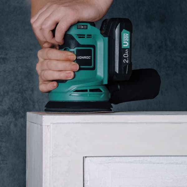 VONROC Excentrisk slipmaskin 20V – 2.0Ah | Inkl. Batteri och snabbladdare
