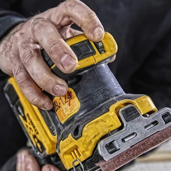 DEWALT DCW200NT 18V borstlös sladdlös 1/4 arks roterande orbital slipmaskin utan batteri med fodral