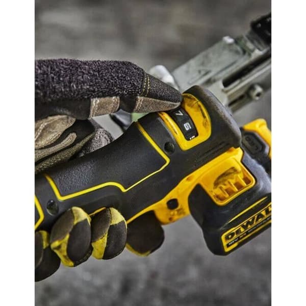 Bandslipmaskin - DEWALT - DCM200E2T - Trådlös - Batteri - Variabel hastighet