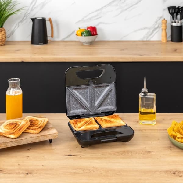 Cecotec Sandwich maker for 2 sandwiches with stainless-steel finish, 800 W power, 3 interchangeable plates and non-stick coating.