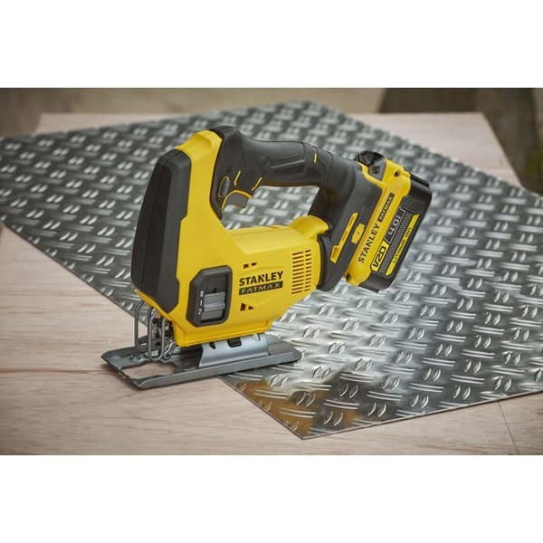 Batteridriven sticksåg - STANLEY FATMAX - SFMCS600B-XJ - 18V - Förstärkt hölje - 3 penduleringsnivåer