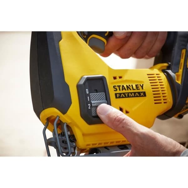 Batteridriven sticksåg - STANLEY FATMAX - SFMCS600B-XJ - 18V - Förstärkt hölje - 3 penduleringsnivåer
