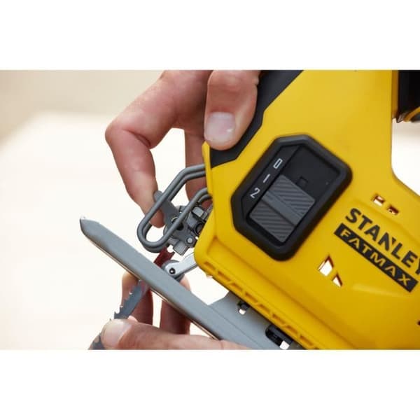 Batteridriven sticksåg - STANLEY FATMAX - SFMCS600B-XJ - 18V - Förstärkt hölje - 3 penduleringsnivåer