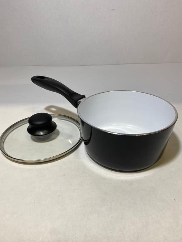 Snygg kastrull i modern design  1.9 l, keramisk beläggning