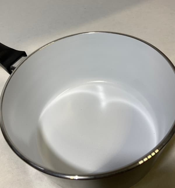 Snygg kastrull i modern design  1.9 l, keramisk beläggning