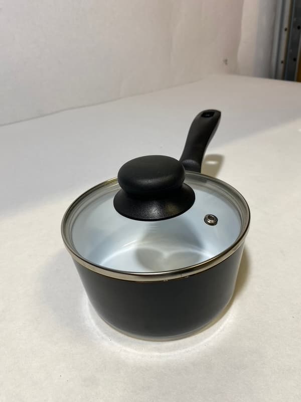 Snygg kastrull i modern design  1.9 l, keramisk beläggning