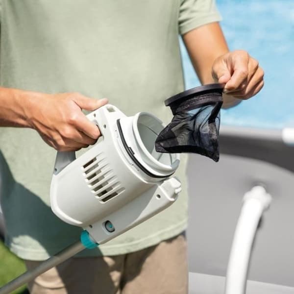 INTEX ZR100 spa batterirengörare - Autonomi 50 min - USB-laddare + 2 utbytbara borstar ingår