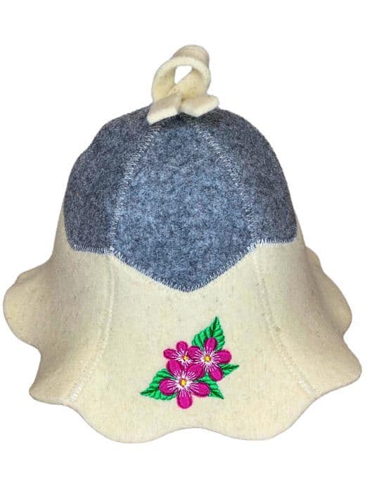 Dambastukeps i naturlig ullfilt med broderad blomma för avkoppling till banya och jacuzzi