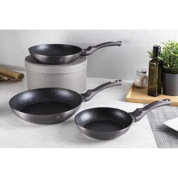 Set med stekpannor - Metallic Line - Carbon Pro Edition - Smidd aluminium - Non-stick - 3 storlekar