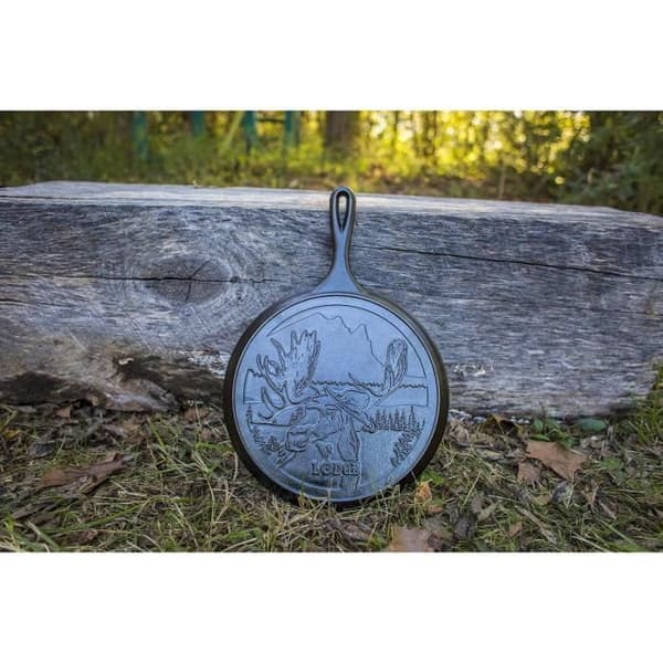 Lodge Wildlife Series Cast Iron Skillet-10,5" med Älgscen, 10,5", svart