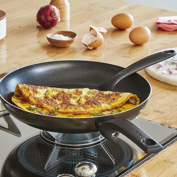 SHOP-STORY - TEFAL Easy Cook &amp; Clean: Set med 2 stekpannor 24 - 28 cm Alla hällar utom induktion
