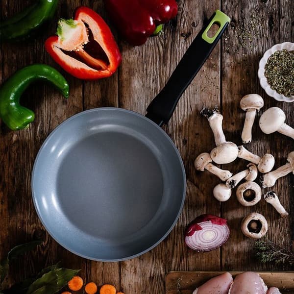MONIX Eco Nature Stekpanna - Återvunnet smidd aluminium - Non-Stick Keramik - Alla värmekällor inklusive induktion - 28 cm